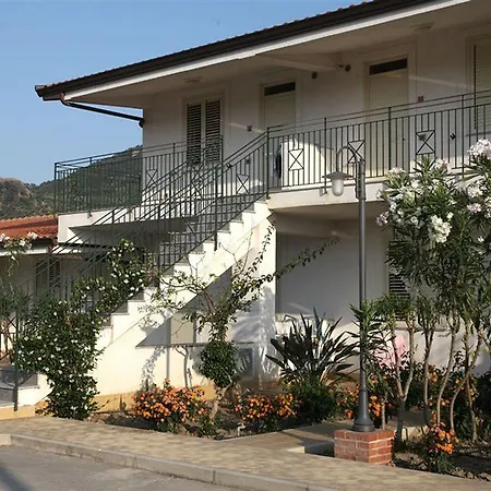 梅迪马勒俱乐部公寓式酒店 3* 帕蒂